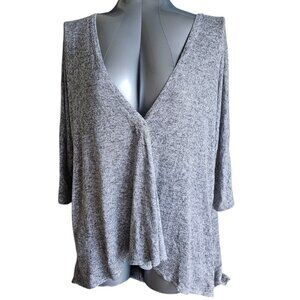 Women's Blouse Size M – Made in USA – 60% Polyester – Soft Imported Fabric Feel